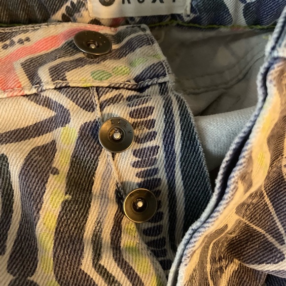 Roxy Boho Sexy Shorts 27 Button Fly Denim Multicolor. - Picture 5 of 5